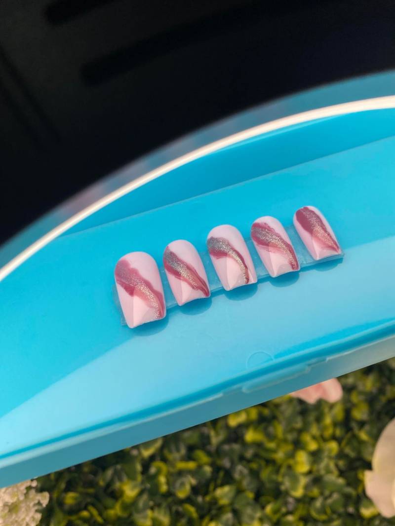 Glitzer Bordeaux Rose Gel Press-On Nails | Geschenke Für Sie Dana Elite von DanaEliteNails