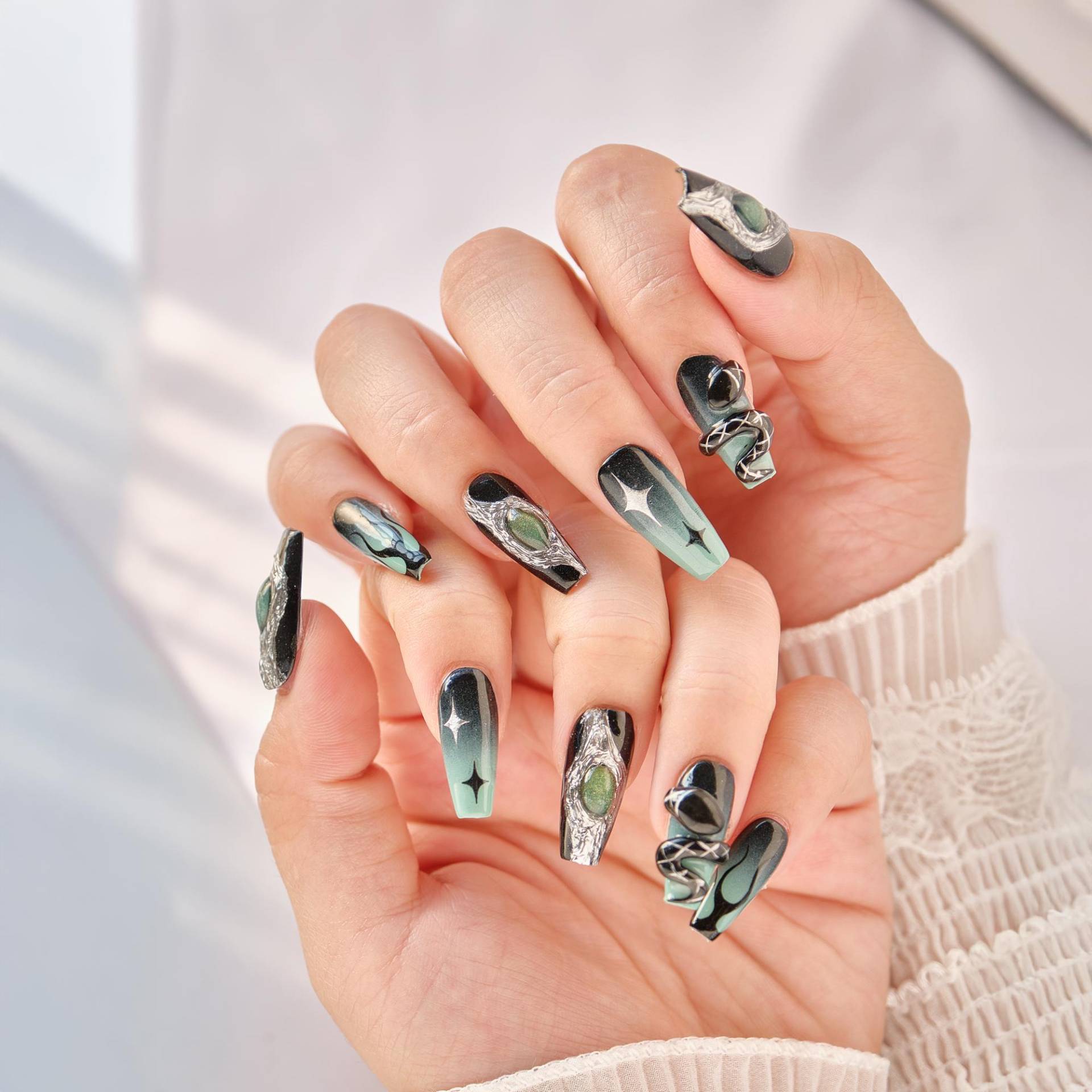 Handbemalte Schwarze Schlangennägel, Ombre Grüne Nägel, Geschenknägel, Individuell Angefertigte Press On Nails, Künstliche Acrylnägel von Dechanail