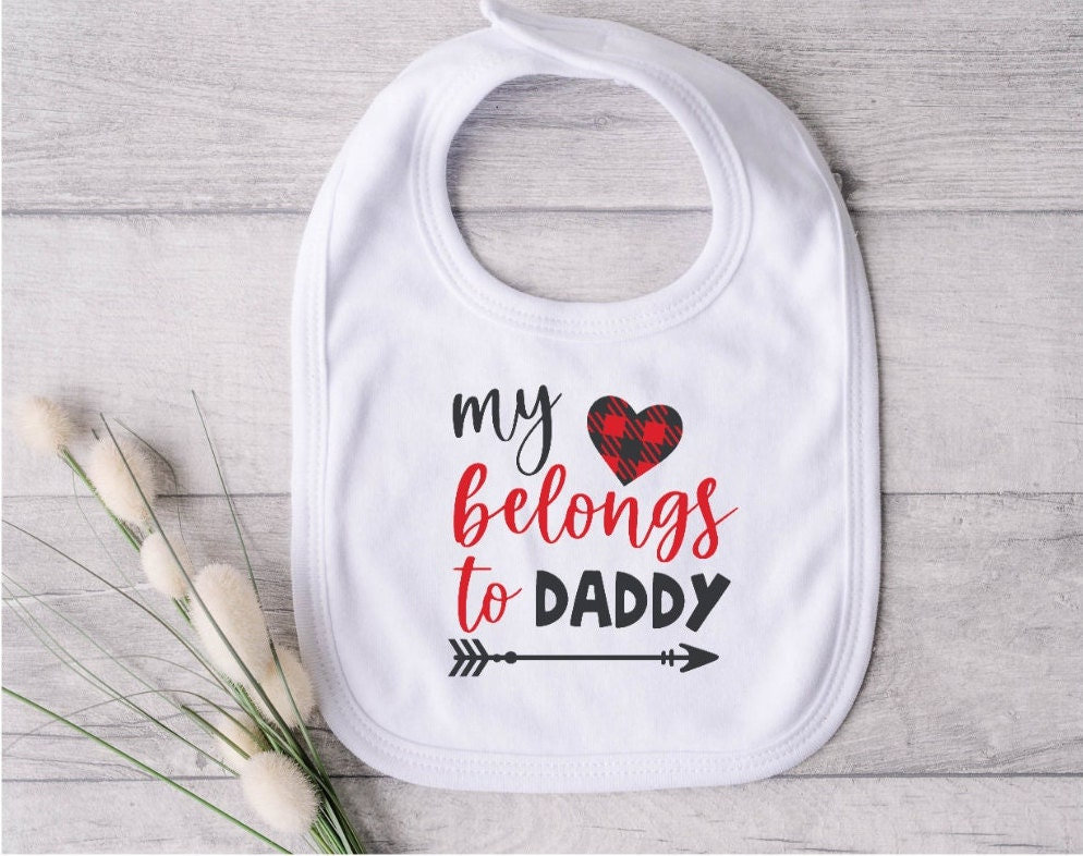 "Süßes Baby-Lätzchen Mit "My Heart Belongs To Daddy"-Babypartygeschenk-Babylätzchen." von DeesCreationsStore