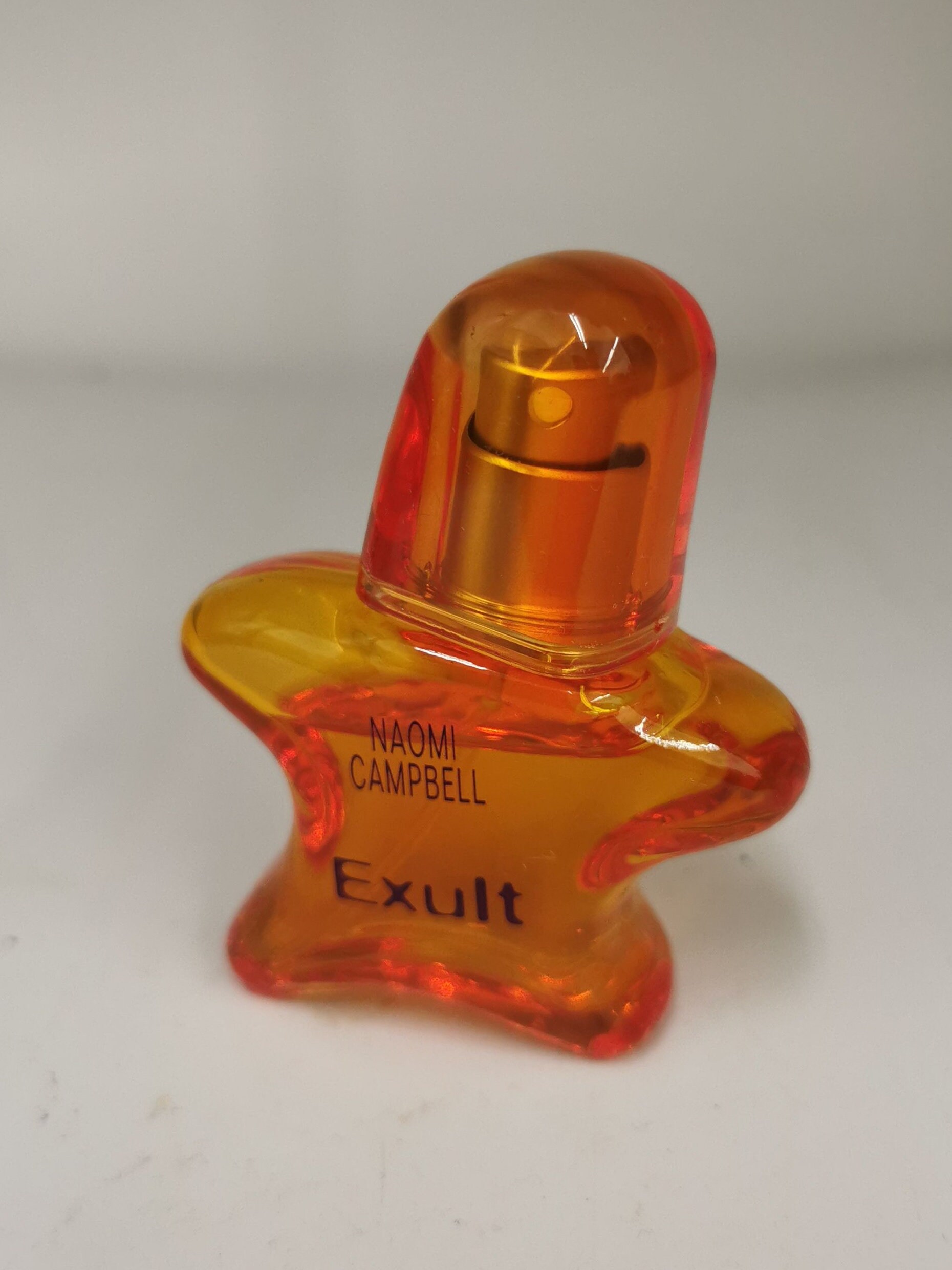 Naomi Campbell Exult Eau De Toilette 15 Ml Gebraucht Verpackung Nicht Vorhanden, Füllstand 90 % No 2006 von Dekofisch