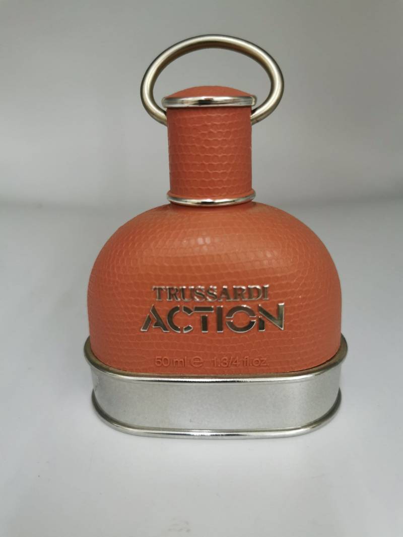 Trussardi Action Eau De Toilette 50 Ml Gebraucht Verpackung Nicht Vorhanden, Füllstand Unbekannt Aber Gut Gefüllt Gewicht Der Flasche 181 G von Dekofisch