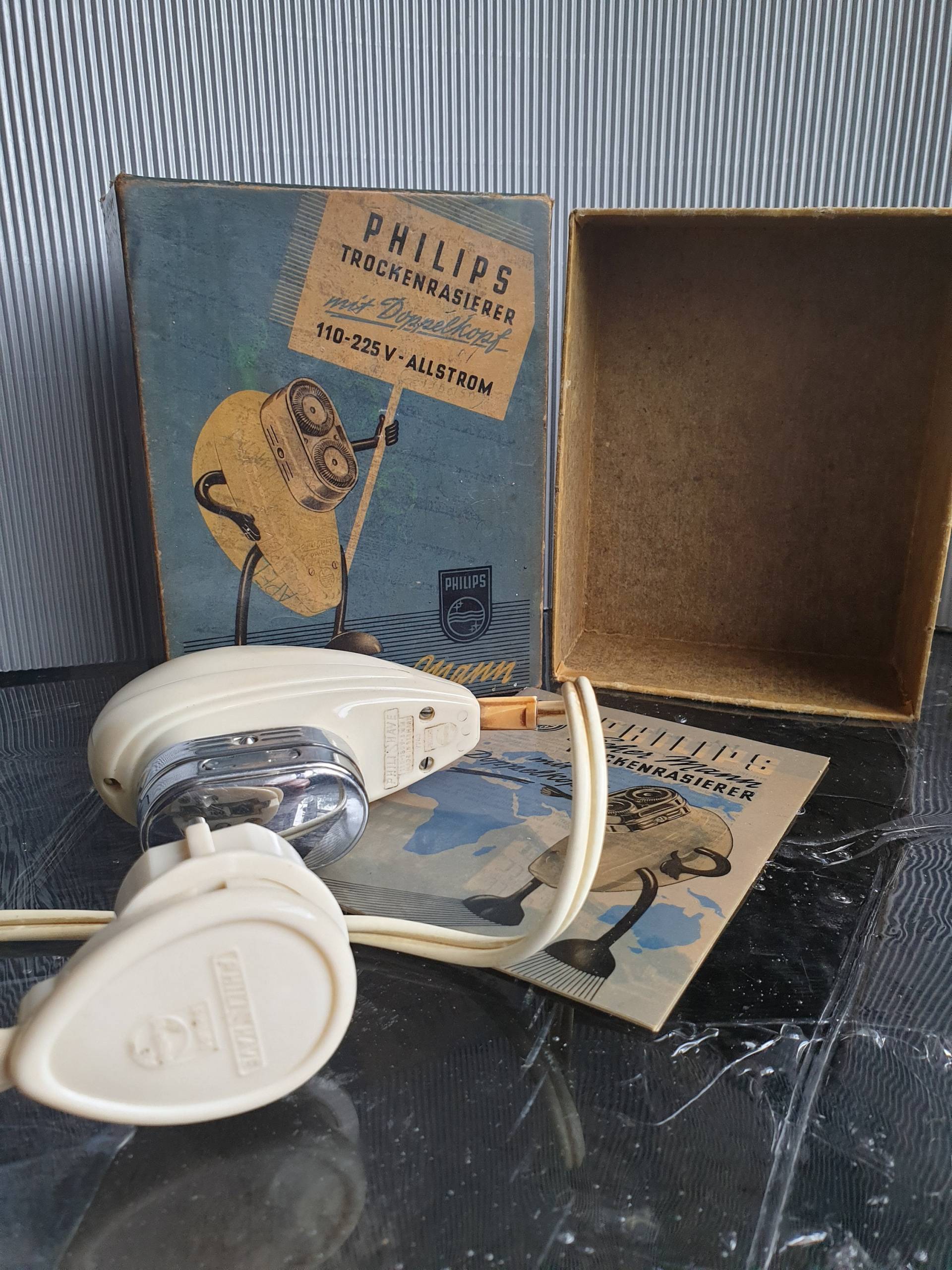 Raymond Loewy Philishave The Egg 1951 Shaver - Philips Germany Type 7743 Design Case Box 50S Steamline Mid Century Razor von DemDemShop