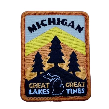 Michigan Pines Aufnäher zum Aufbügeln oder Aufnähen, bestickt, 5,9 cm breit x 7,6 cm hoch von Detroit Shirt Company