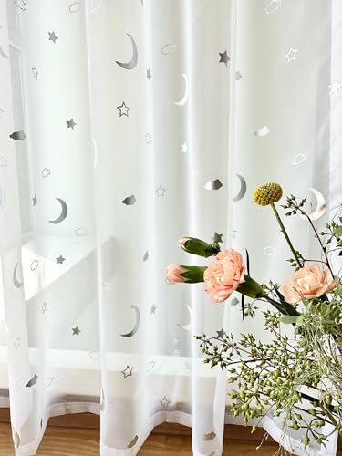 Devola Gardine mit Glanzdruck Transparent Vorhänge Voile Gardinenschal Wohnzimmer Gardinen Sterne Kinderzimmer Schiebevorhänge Modern HxB 145x140cm Sternmuster mit Schlaufen 1 Stück von Devola