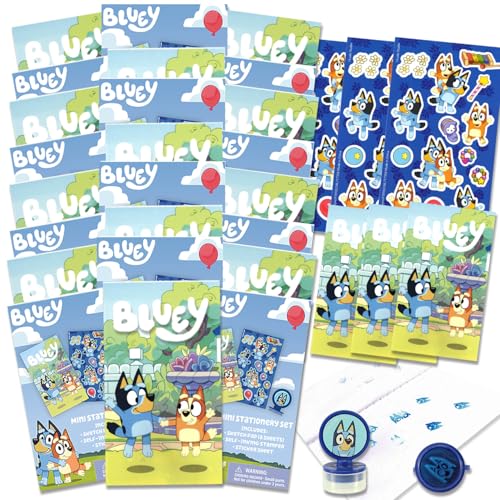 Bluey Geburtstagsparty-Geschenk-Set – Paket mit 24 blauen Aktivitätspaketen, Mini-Skizzenbuch, Aufklebern und Stempel, blaues Partyzubehör von Disney