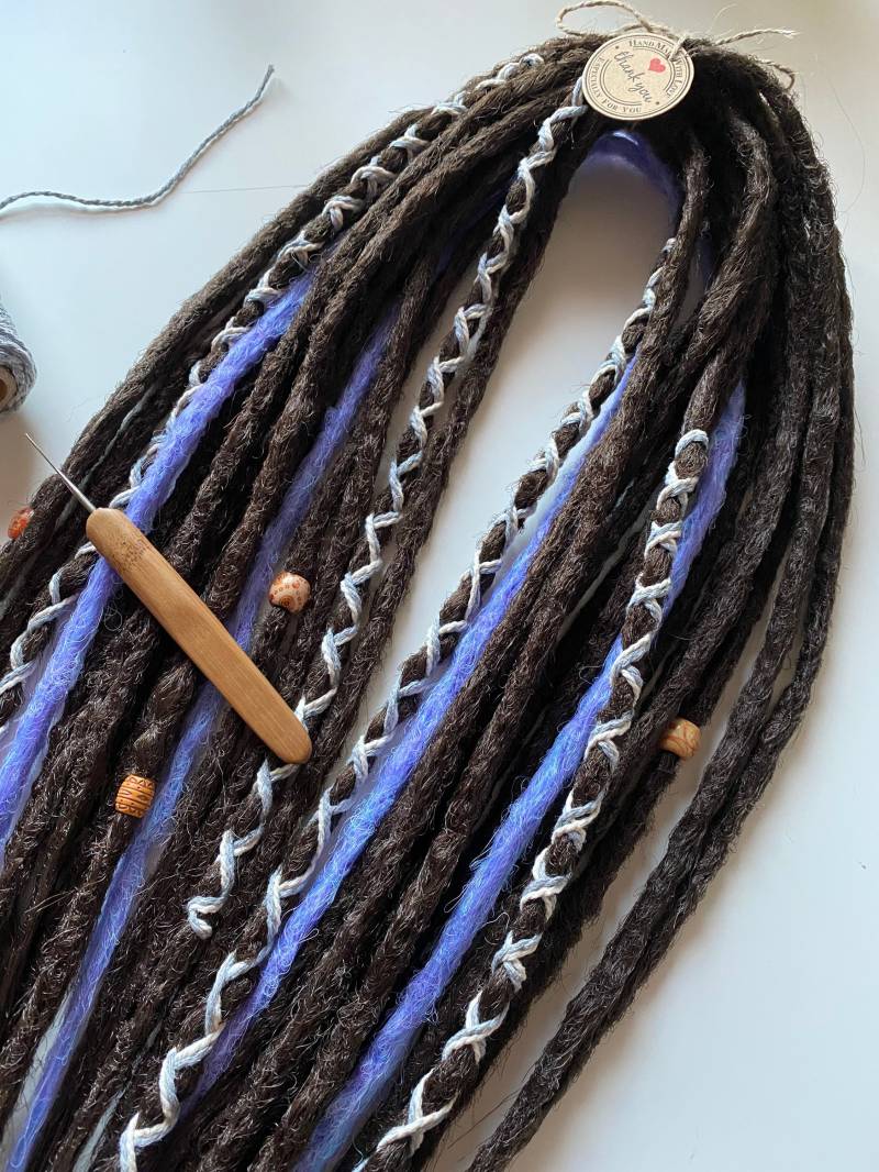 Warme Braune Dreadlocks Mit Violetten Akzenten/Gehäkelte von DrDreadShop