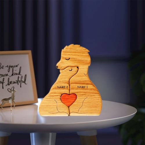 Drawelry Personalisierte Löwe Holzpuzzle Ornament mit 2-9 Familien Namen Schnitzereien Holz Löwen Skulptur Kunstpuzzle als Desktop Dekoration Statue Geschenk für Familie, Oma, Opa Mama, Papa (B4) von Drawelry