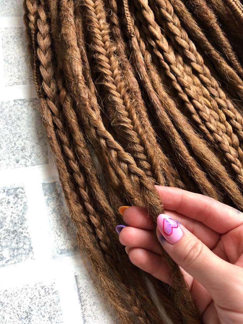 Hellbraune Dreads, Set Der Zöpfe Und Gehäkelte Natürlich Wirkende Dreads von DreadsByDAP