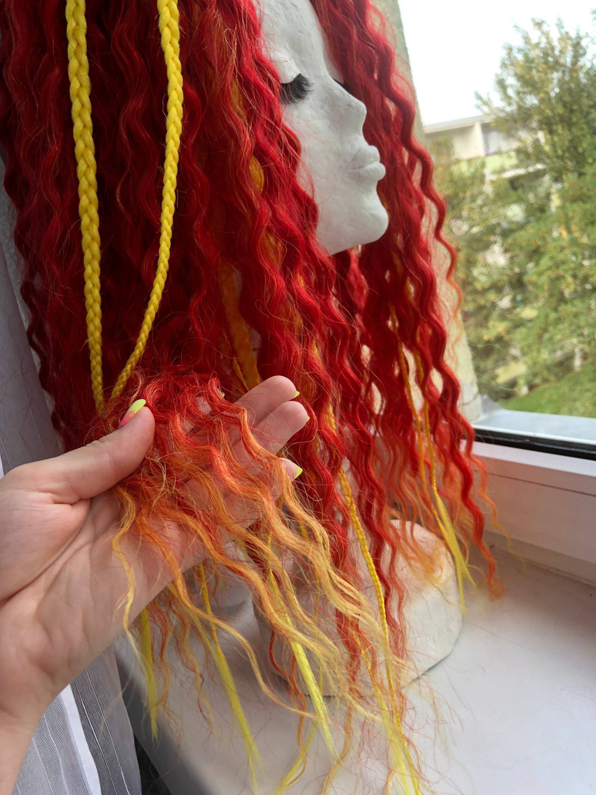 Hot Red De Dreads, Wave Set Dreads Mit Zöpfen, Curly von DreadsByDAP