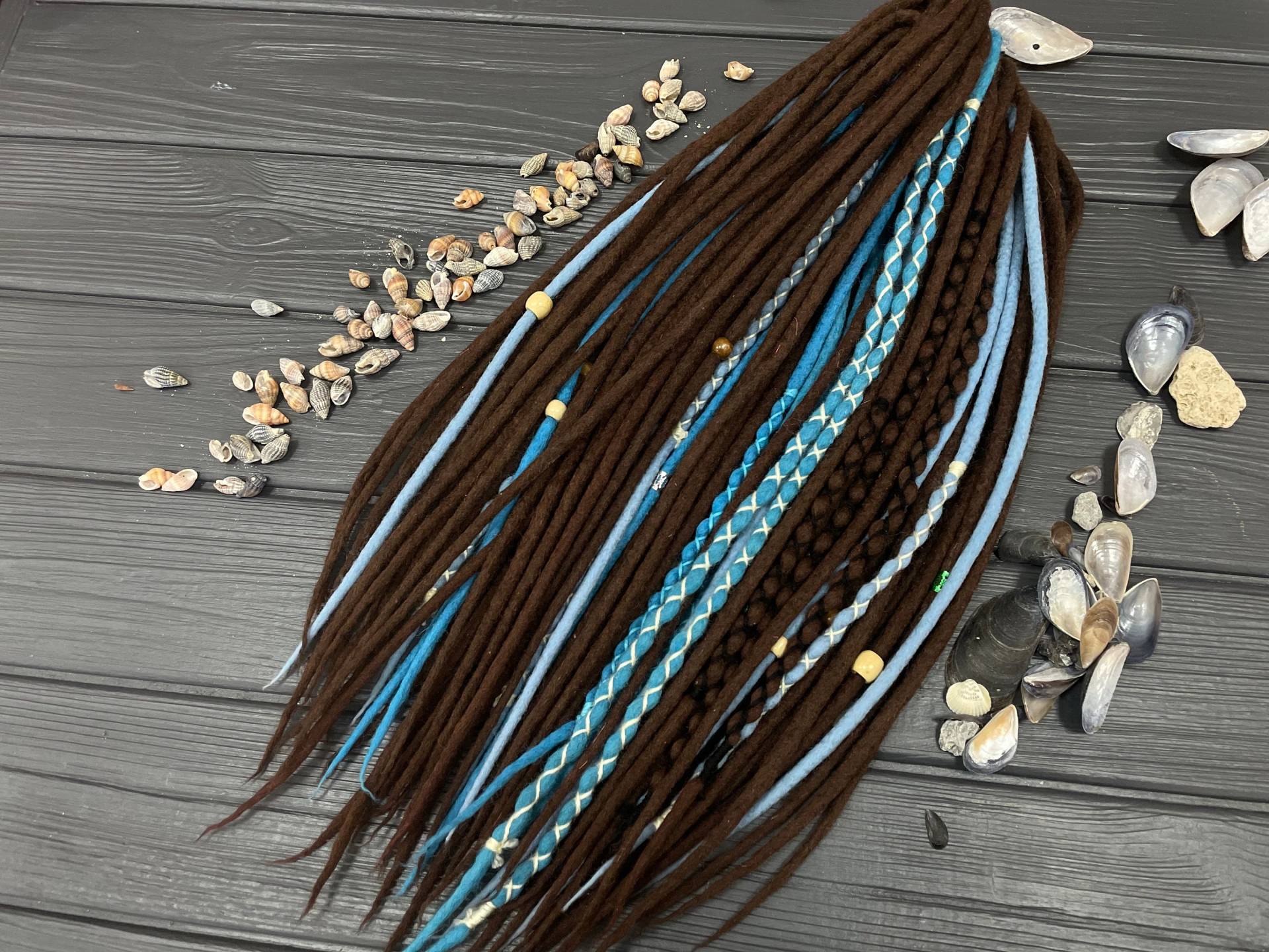 Doppelendige Dreads Aus Brauner Und Blauer Wolle Mit Kostenlosen Akzenten Im Boho-stil Holzperlen Umwickelt von DreadsForest