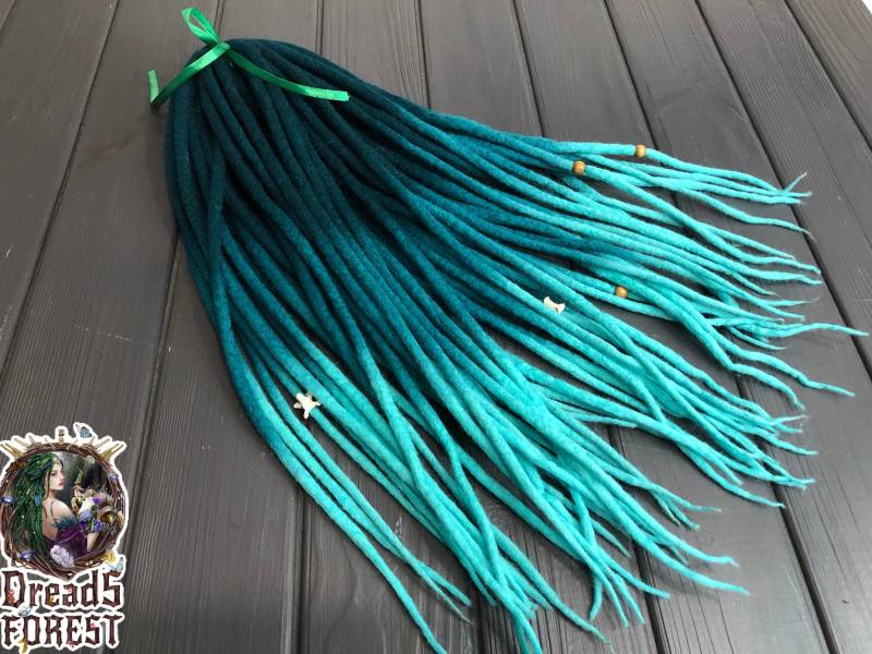 Geschenkset Mit Dreadlocks Aus Wolle in Ombre-Dunkelsmaragdgrün, Türkis Und Mintgrün von DreadsForest