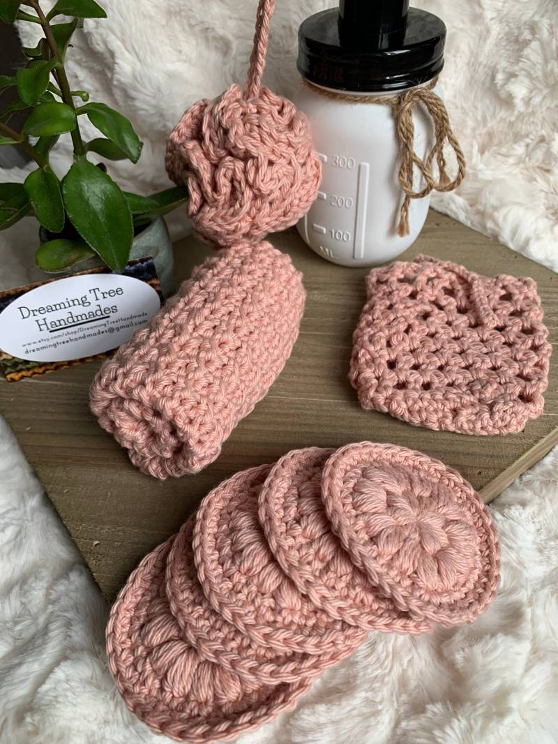 Crochet Spa Geschenkset, Dusche Self Care Wiederverwendbar Und Umweltfreundlich, 100% Baumwolle 4-Teiliges Set, Pink, Frauengeschenke, Handgemacht von DreamingTreeHandmade