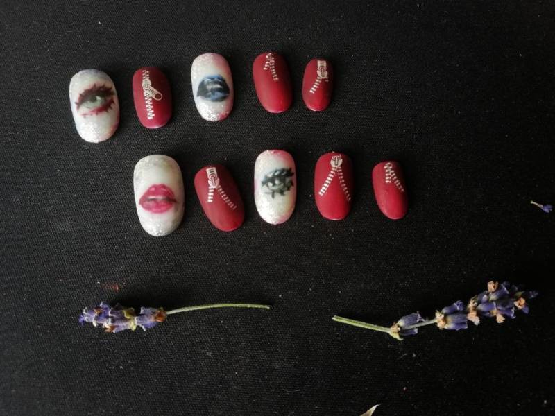 Handbemalte Press-On Nails "Lips & Eyes" von DreamsAndSubmarines