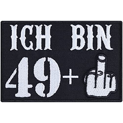 Lustiges Geburtstagsgeschenk für Männer mit Mittelfinger "Ich bin 49+" Aufnäher/Aufbügler 50er Patch/Bügelbilder Birthday Badge Applikation für alle Stoffe | 90x60mm von EXPRESS-STICKEREI