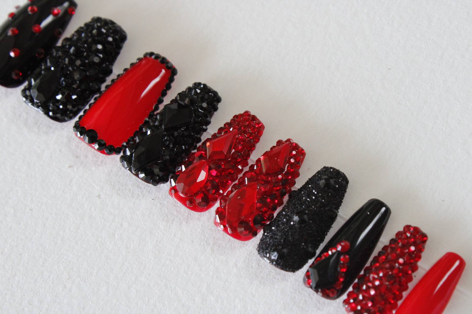 Red Bottom Press On Nails - Nail Set Full Bling Rot Und Schwarz, Sparkle Nails, Gem Black von EdgeNail