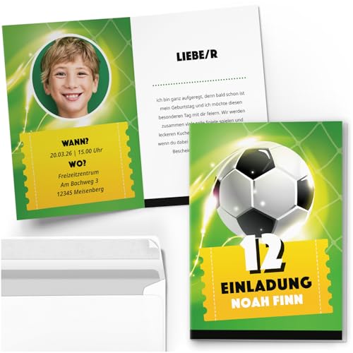 10 Einladungskarten Kindergeburtstag PERSONALISIERT mit Text und Foto | Fussball Grün | Kinder Geburtstag Einladung individuell anpassbar mit Umschlägen von Einladungskarten Manufaktur Hamburg