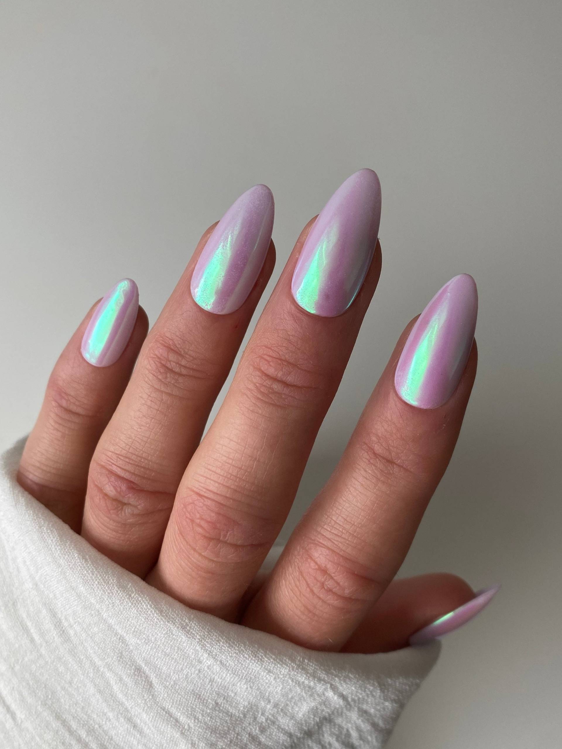 Lilac Pearl Custom Press On Nails | Lila Glasierte Luxus Falsche Nägel Mandel Stick von Enroutenails