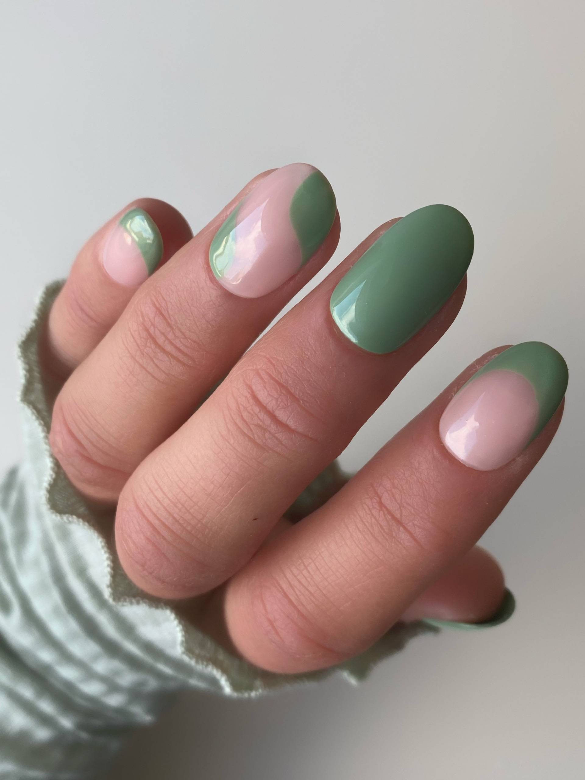 Sage Swirl Und French Custom Press On Nails | Grüne Frühlings-Falsche Nägel Runde Kurze Stick von Enroutenails