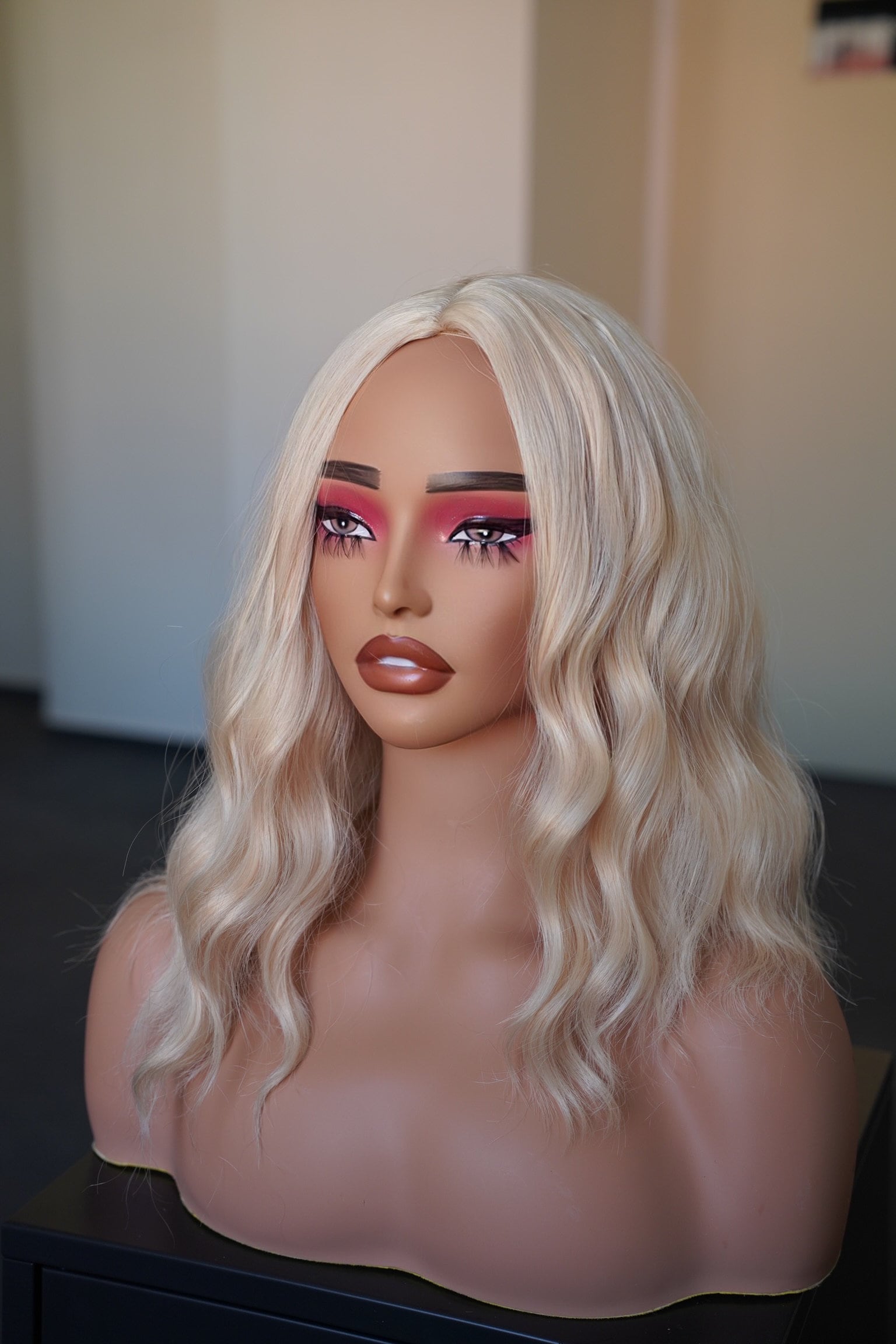 Platinblonde Kurze Lockige Perücke Mit Pony, Aschblonde Perücke, Bob Blonde 16 Zoll, Cosplay von Evanesswigs