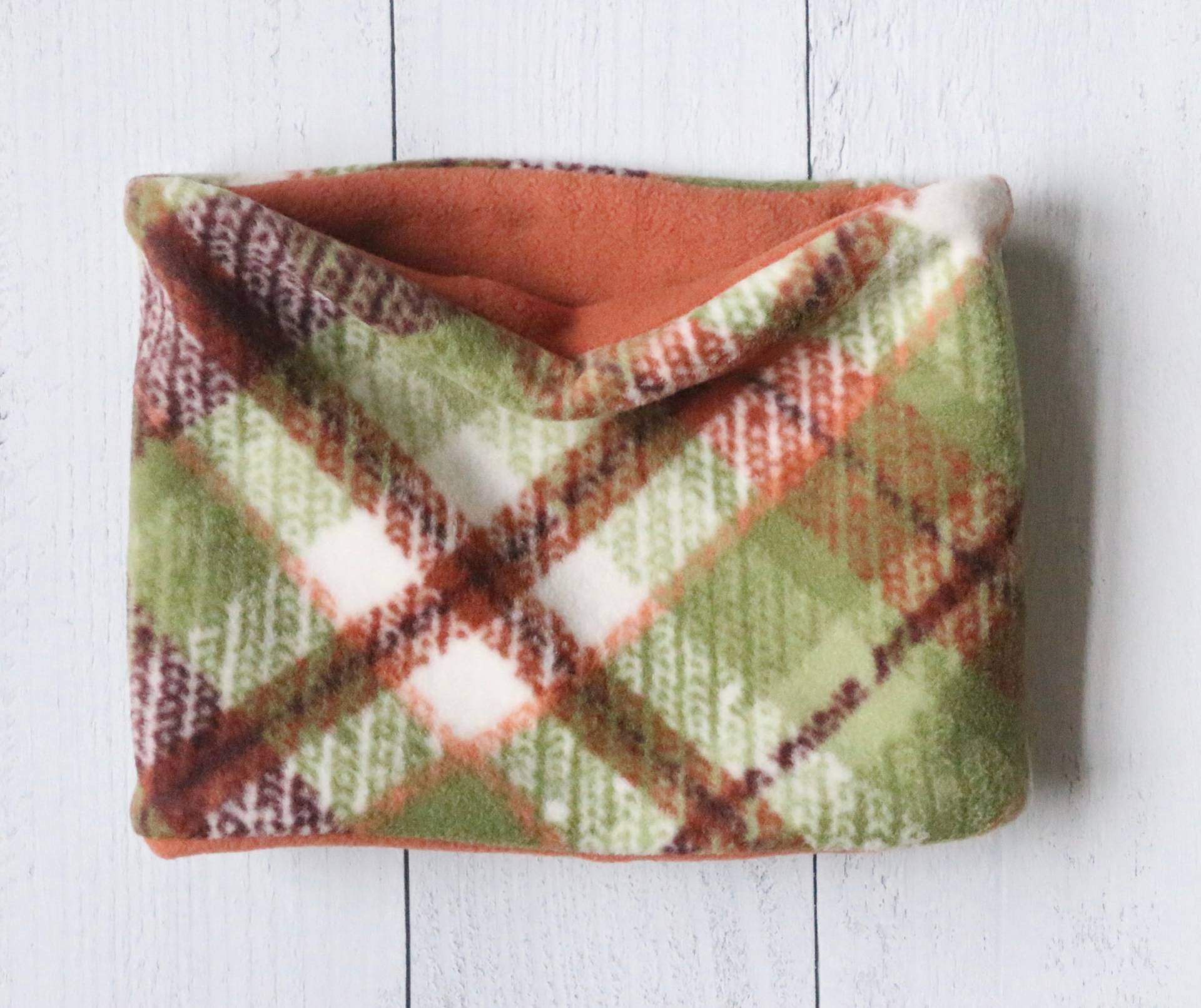 Cinnamon + Farn Plaid Fleece Wendehalswärmer von EverJolie