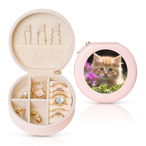 FHEBNDS Leder-Reise-Schmuckkästchen für Damen, Geburtstagsgeschenke, niedliche Katzen-Schmuckschatulle mit Reißverschluss, klein, rund, Schmuck-Organizer, Aufbewahrungsbox für Ringe, Ohrringe FHEBNDS Leder-Reise-Schmuckkästchen für Damen, Geburtstagsgeschenke, niedliche Katzen-Schmuckschatulle mit Reißverschluss, klein, rund, Schmuck-Organizer, Aufbewahrungsbox für Ringe, Ohrringe von FHEBNDS