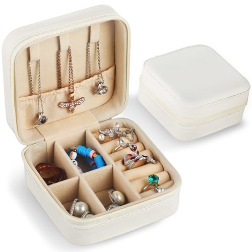 FHISKUNYU Schmuckschatulle Reise für Mädchen, Klein PU-Leder Schmuckaufbewahrung Schmuckkoffer,Mini Schmuckbox Reise für Ringe, Ohrringe, Armbänder, Ketten，für Frauen,Ehefrau,Mutter，Weihnachten（White） von FHISKUNYU