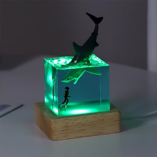 FIYSON Epoxidharz Hai Nachtlicht,Ozeanwürfel-Ornamente,Nachtlampe mit Buckel Wal Shark Taucherlampe mit Holzsockel,Mikrolandschafts-Ozean-Wal-Nachtlicht,für Home Office Dekoration (Megalodon) von FIYSON