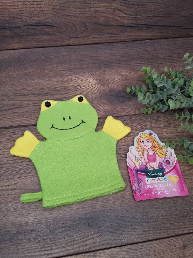 Kinder Waschhandschuh Frosch Mit Namen, Individuell Bestickt, Badehandschuh, Waschlappen Personalisiert Einem Kleinen Badezusatz von FOOTPRINTGeschenke