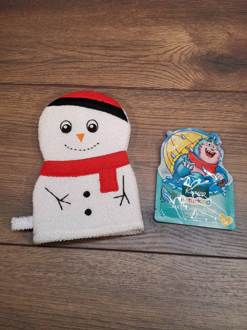 Kinder Waschhandschuh Schneemann Mit Namen, Individuell Bestickt, Badehandschuh, Waschlappen Personalisiert Einem Kleinen Badezusatz von FOOTPRINTGeschenke