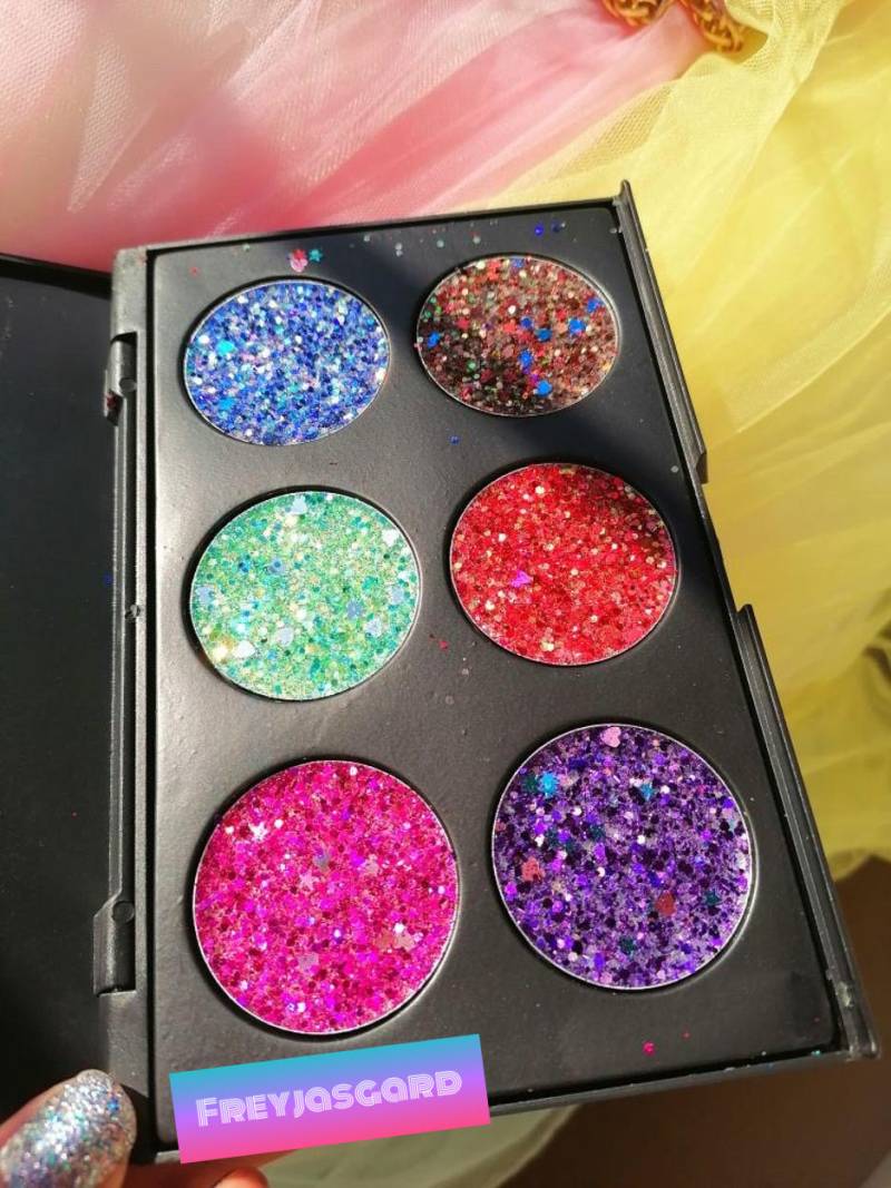 Euphorie 6 Farbe Wasserfeste Glitzerflocken Leuchten Im Dunklen Twinkle Eyeshadow Schimmer Palette-Lip Gloss Glitzer-Geschenke Anime | Body Festival von FREYJASGARD