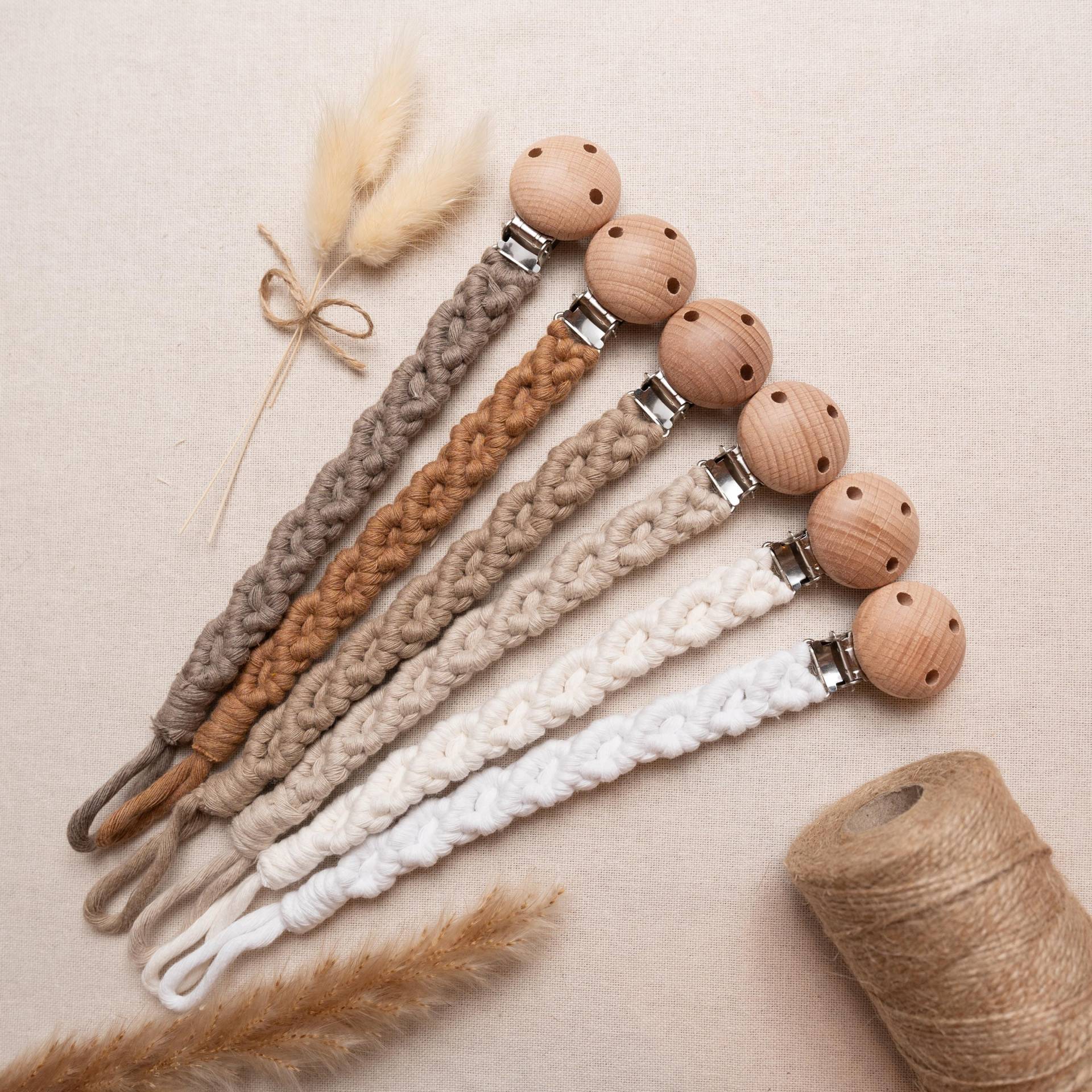 Makramee Schnullerkette | Baby Geschenkidee Handgefertigtes Naturprodukt Silikonadapter Geschenk Zur Geburt Schnullerband Boho von FadenVielfalt