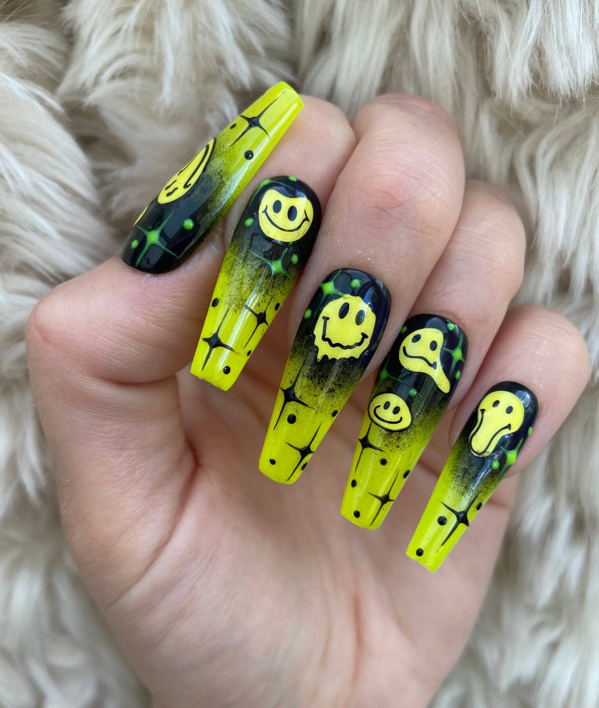 Neon Gelb Und Schwarz Ombré Smiley Drücken Sie Auf Die Nägel | Künstliche Falsche Kleben Nägel Sommerliche von Fairydustnailcompany