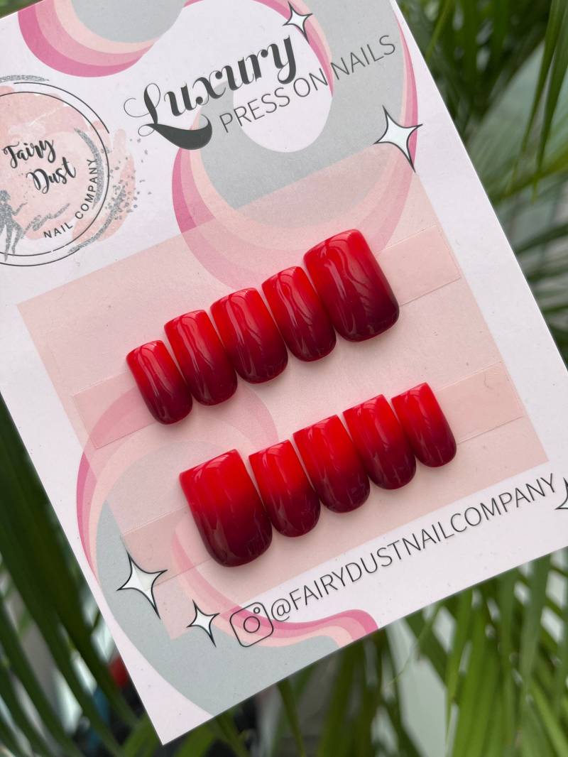 Rot Und Dunkelrot Ombré Drücken Sie Auf Die Nägel | Kleben Nägel Künstliche Falsche Gothic Halloween von Fairydustnailcompany