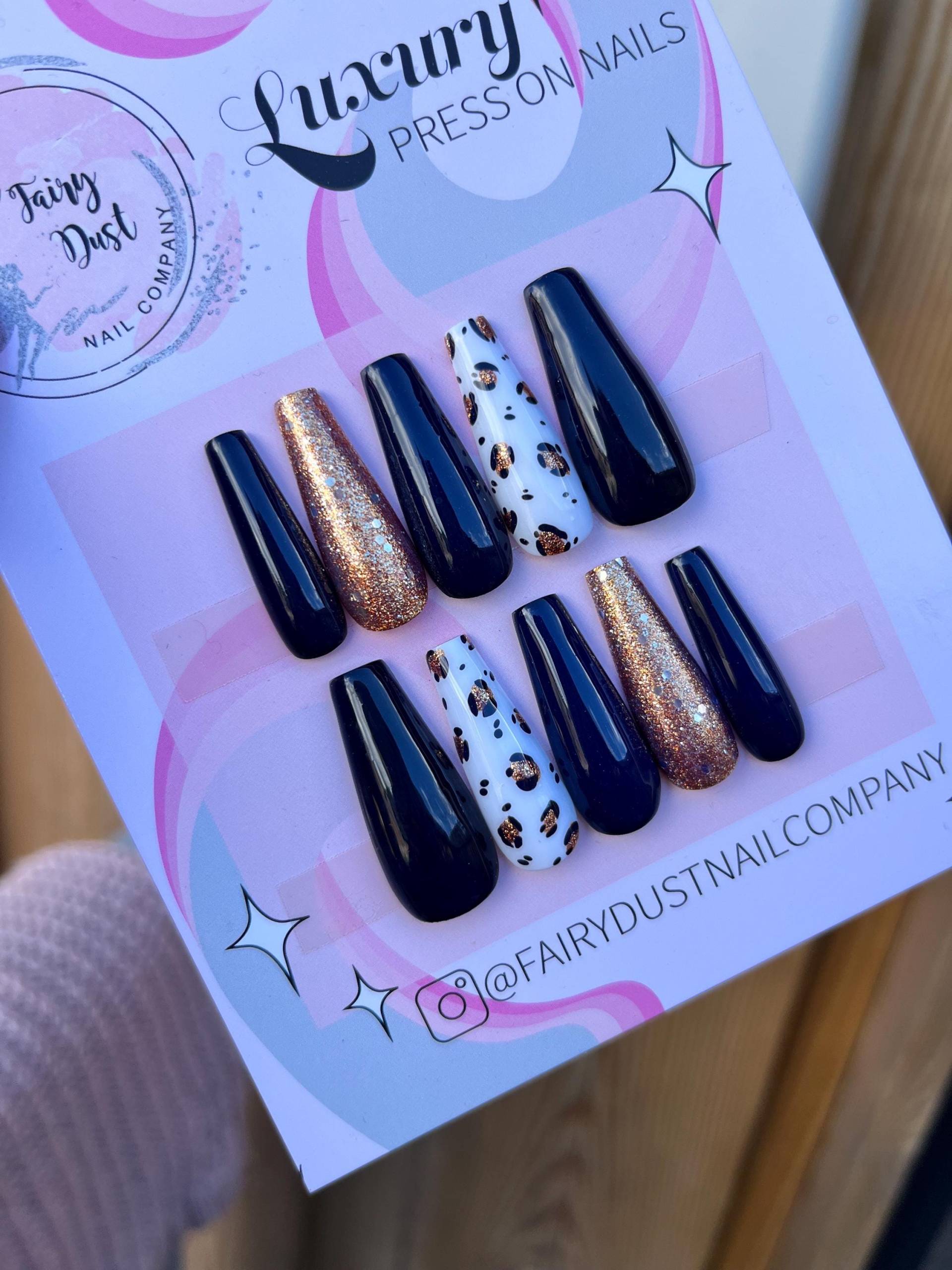 Schwarz Und Gold Animal Print Drücken Sie Auf Die Nägel | Künstliche Falsche Nägel Kleben von Fairydustnailcompany