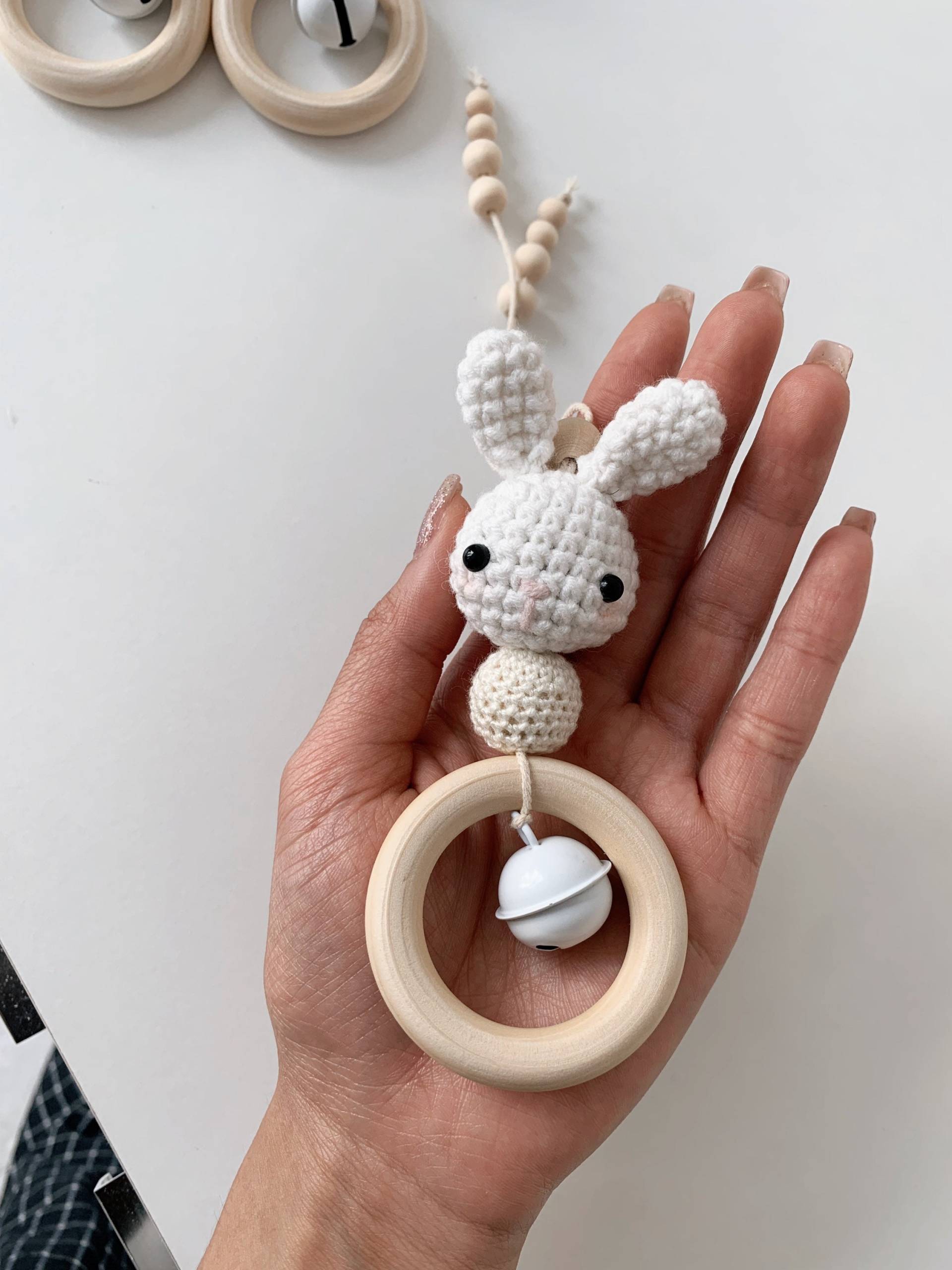 Maxi Cosi Anhänger Aus Häkeltiere, Metall Bell, Bärchen, Elefant, Hase, Babywanneanhänger, Geschenk Für Baby, Sparset. Personalisierung von FancylittlethingsDE