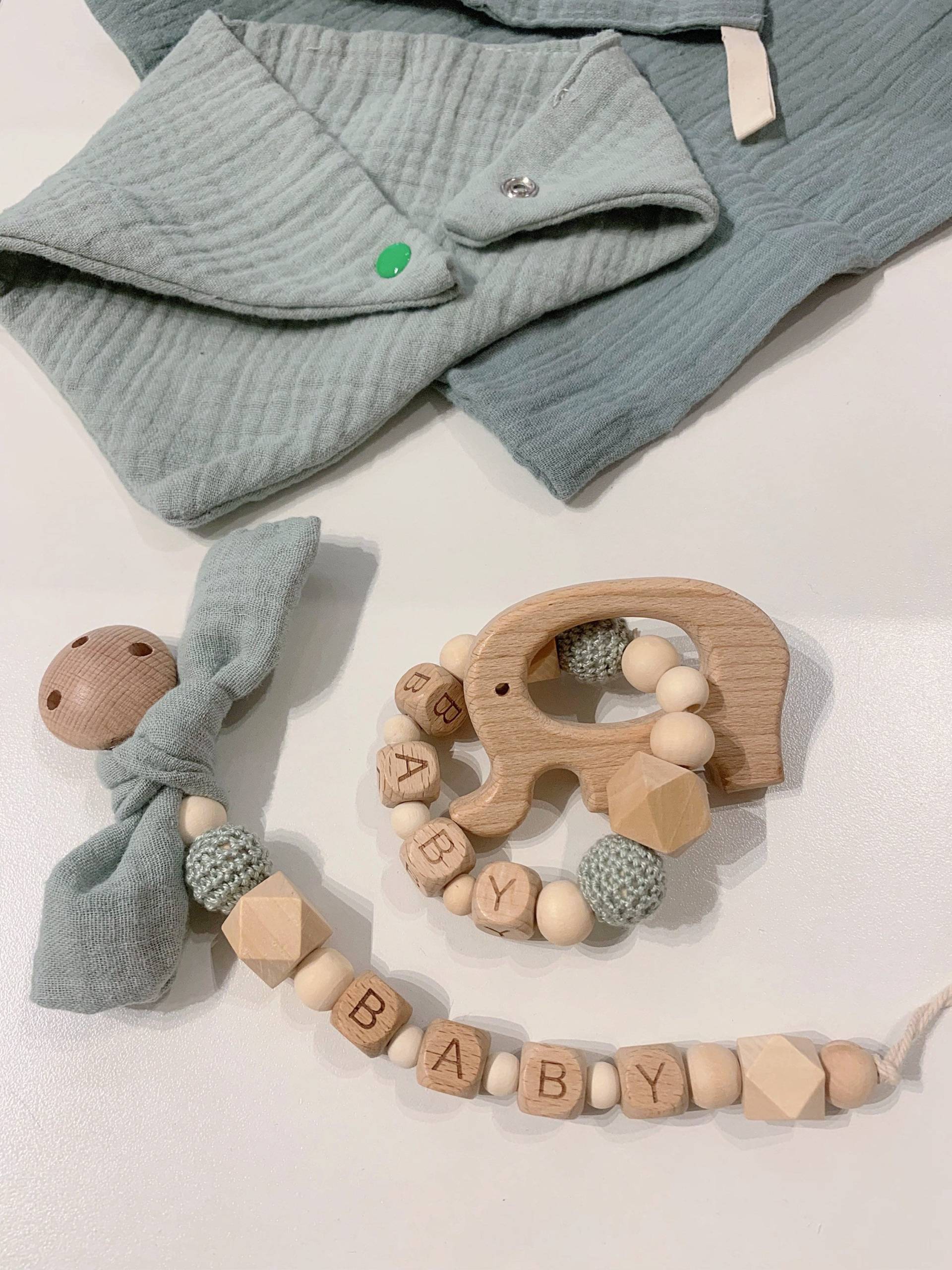 Schnullerkette Und Greifling Aus Holz, Bio Musselin, Geschenkset, Mit Name, Personalisiert. Geschenk Für Baby. Einzel Oder Set von FancylittlethingsDE