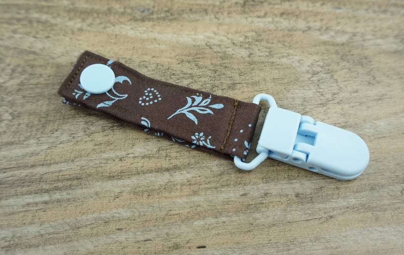 Tube-Clips Enterale Ernährung Oder Sauerstoffversorgung - Dirndl Braun von FeludaraDesign