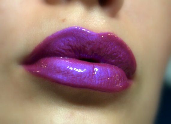 Wilde Pflaume - Duochrome Lila Blau Lipgloss Vegan Glutenfrei Frisch Handgemacht Ohne Tierversuche von FierceMagenta