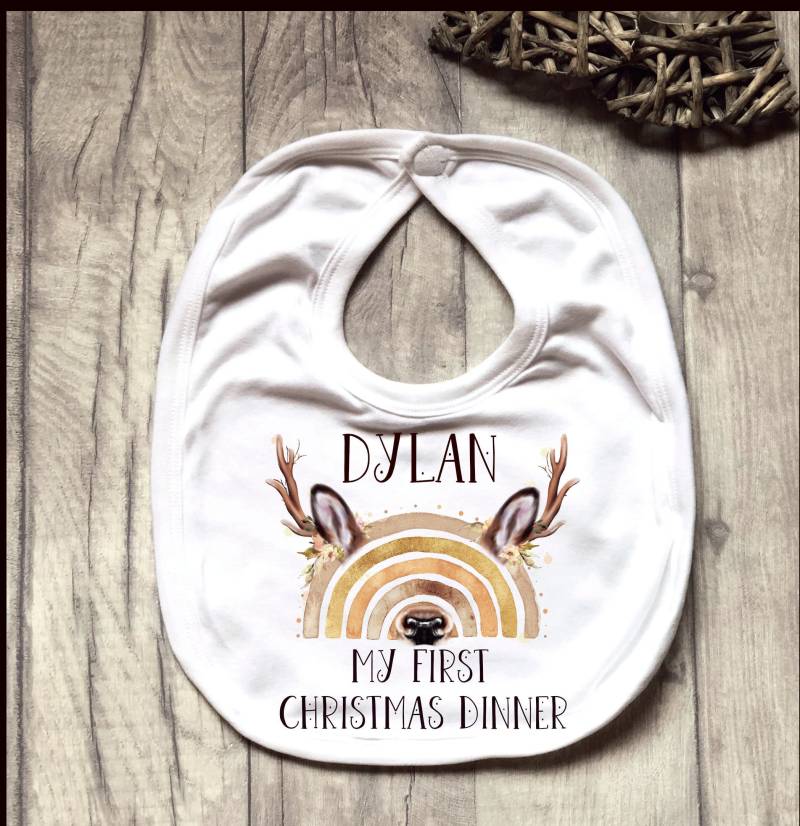 Personalisiertes Baby 1st Xmas Dinner Bib, My First Christmas Es Rentier Rainbow Bib von Forgetmeknotwales