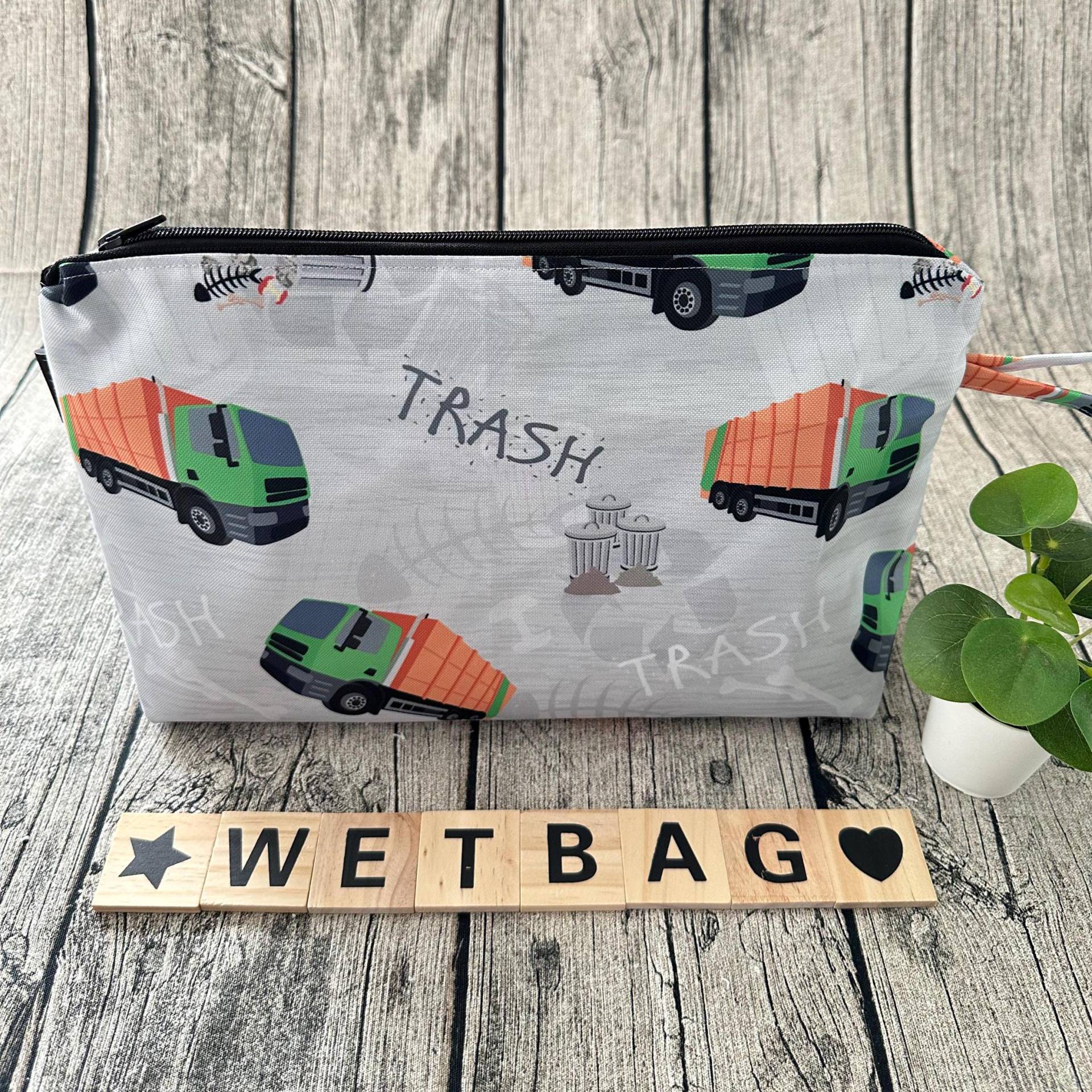 Wetbag Nasstasche Waschtasche Wechseltasche Wickeltasche Wechselkleidung Badetasche Schwimmtasche Kindergartenkind Kita Namensfeld Müllauto von FoxFrogShop