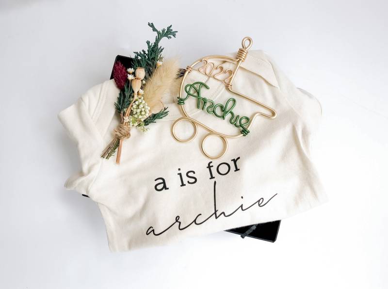 Neues Baby-Weihnachtsgeschenk, Weihnachtsgeschenk, Neue Mutter, Babys Erstes Weihnachten, Name Offenbaren, Geschlecht Personalisiertes Baby von FoxblossomCo