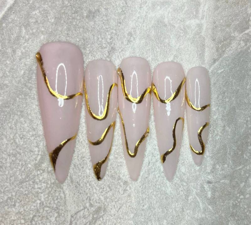 Goldene Linien Nägel von FrsehFancyNails