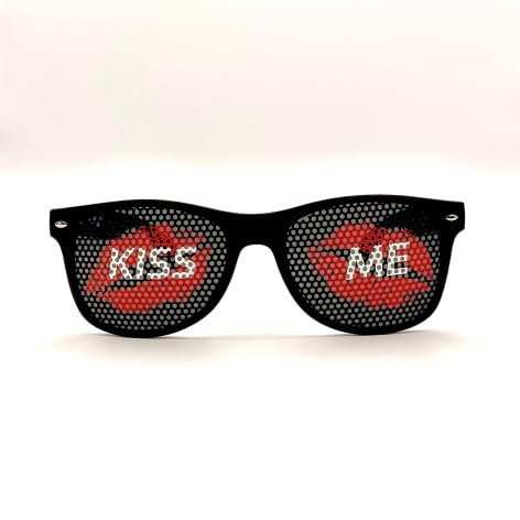 Partybrille KISS ME - für Festival, Fasching, Feiern, Fotobox, Fotoshooting, Club - Sonnenbrille mit Lochfolie für gute Sicht von Generisch