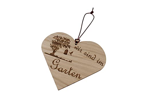 Wir sind im Garten Herz Aufhänger Eiche Schild Geschenk Deko HDF Wandschild Lederband Hängeschild Türschild, 13 x 11.5 x 0.5 cm, 1014-8281 von Generisch