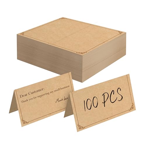 100 STK. Kraft-Platzkarten, kleine leere Zeltkarten, zarte Sitzkarten, einfaches Design Namenskarten, Begleitkarten für Hochzeit, Tisch, Abendessen, Empfänge (jede misst 5cm x 9cm) von Gethelud