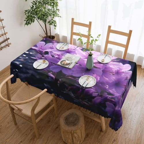 Gjgdbxdw Rechteckige Tischdecke mit violetten Blumen, wasserdicht, abwischbar, für Zuhause, Küche, Esszimmer, Party, drinnen und draußen, 137 x 183 cm von Gjgdbxdw