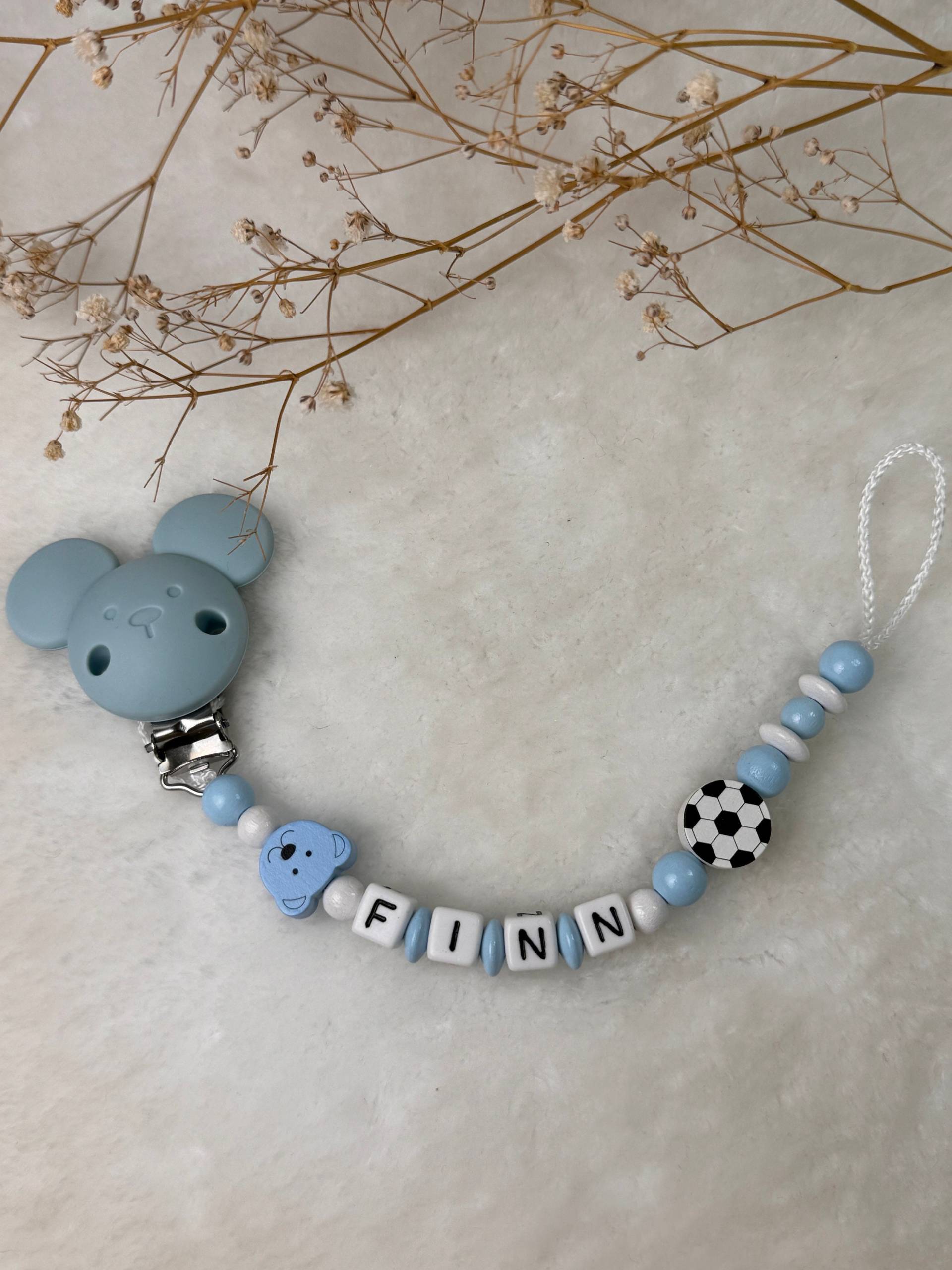 Schnullerkette Mit Namen - Hellblau Einem Fußball Und Bärchen Geschenkidee Babyparty- Personalisiert von GlamAccessoires