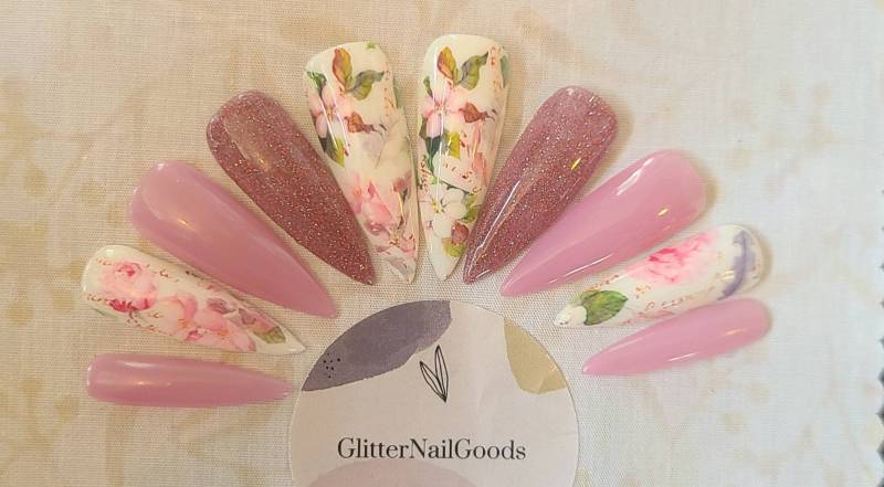 Pfingstrose Garten Pink Press On Nail Art, Hochzeitsnägel, Lange Datum Nacht Nägel, Stilletto, Reflektierende Politur Floral, Kurz Romantisch von GlitterNailGoods