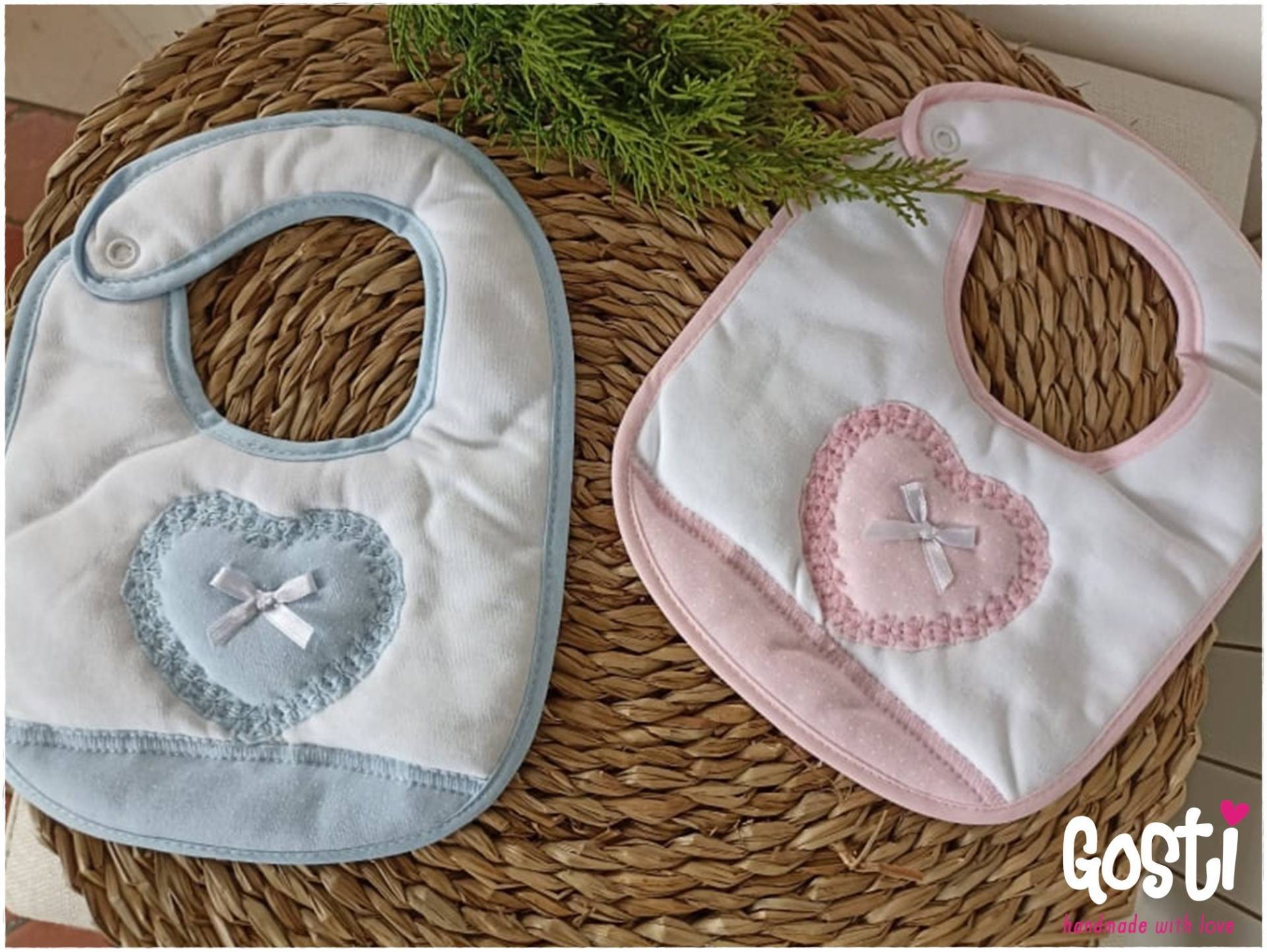 Babylätzchen Petit Coeur Mit Einer Baumwollseite Und Wasserdichten Stoffseite Alle Weich Gut Saugfähig Entzückendes Geburtsgeschenk von GostiBoutique