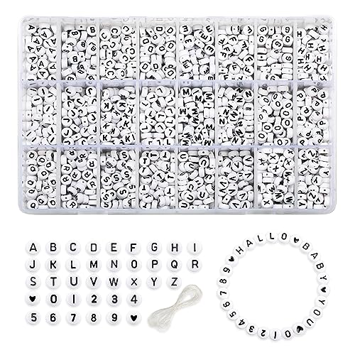 Gredstar 2590 Stück Buchstaben Perlen Set, Buchstabenperlen A bis Z, Schmuck Perlen Set mit Herzperlen und Nummer 0 bis 9, Bastelnperlen Set mit Art Angelschnur für Schmuckherstellung,Weiß von Gredstar